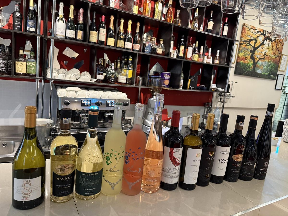 Selecție de vinuri românești la bar